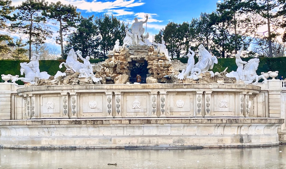 neptune fountain in vienna