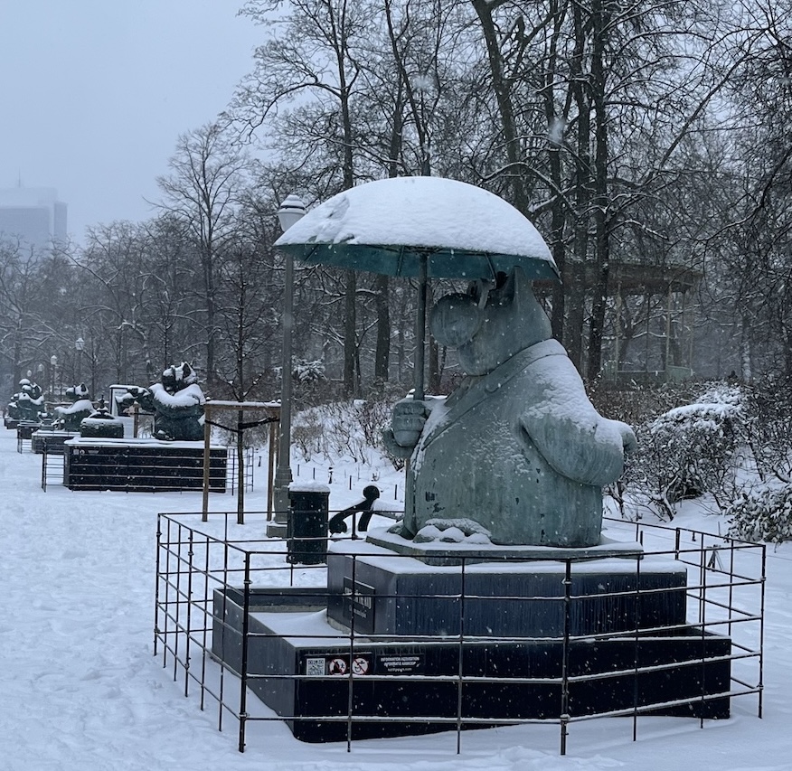 the statues of le chat