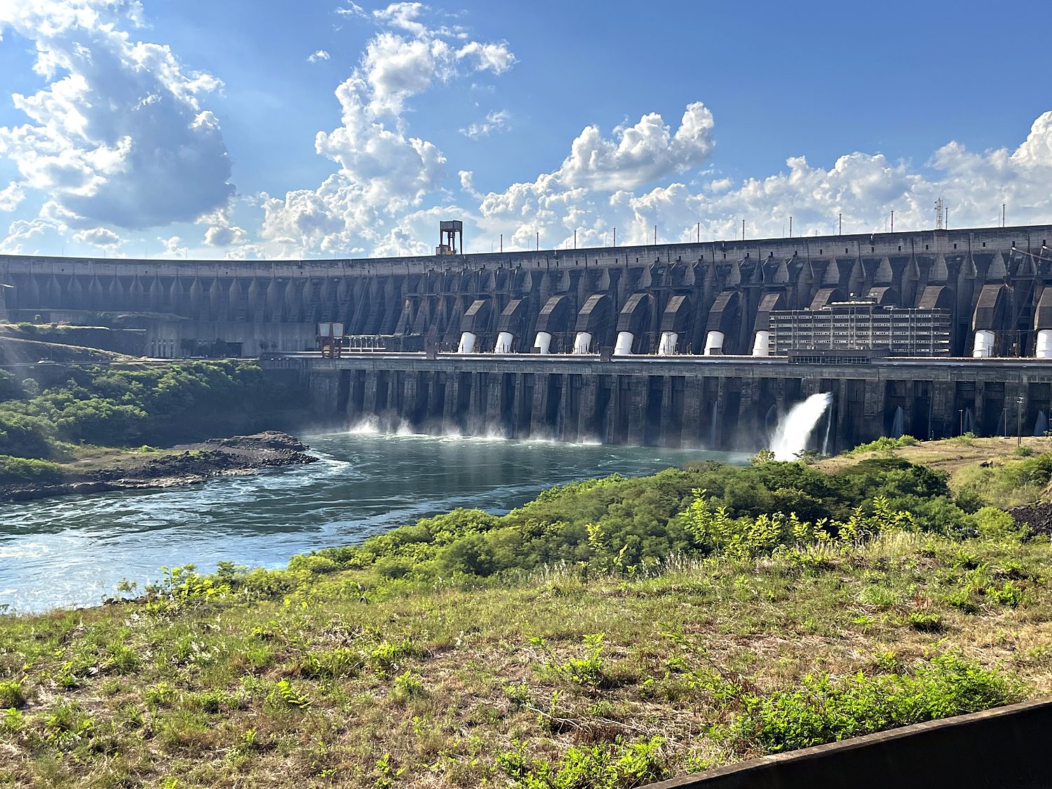 the itaipu dam