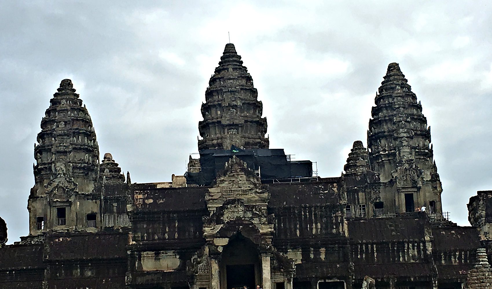 angkor wat at dawn