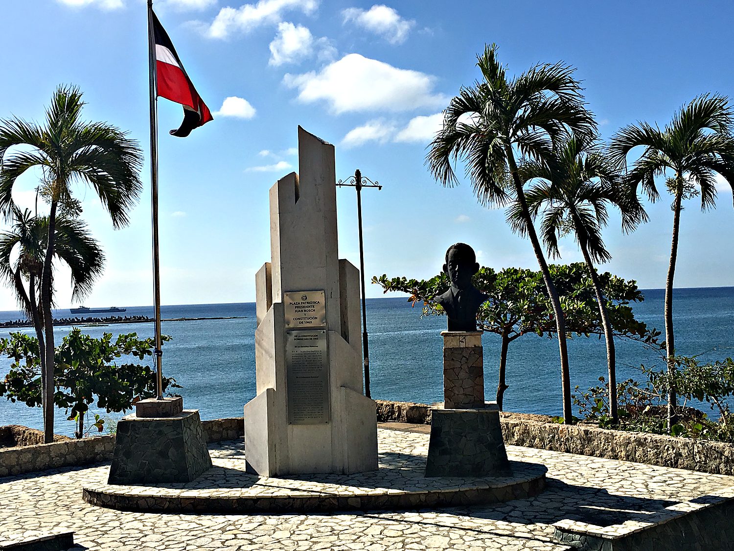 plaza patriótica al profesor juan bosch