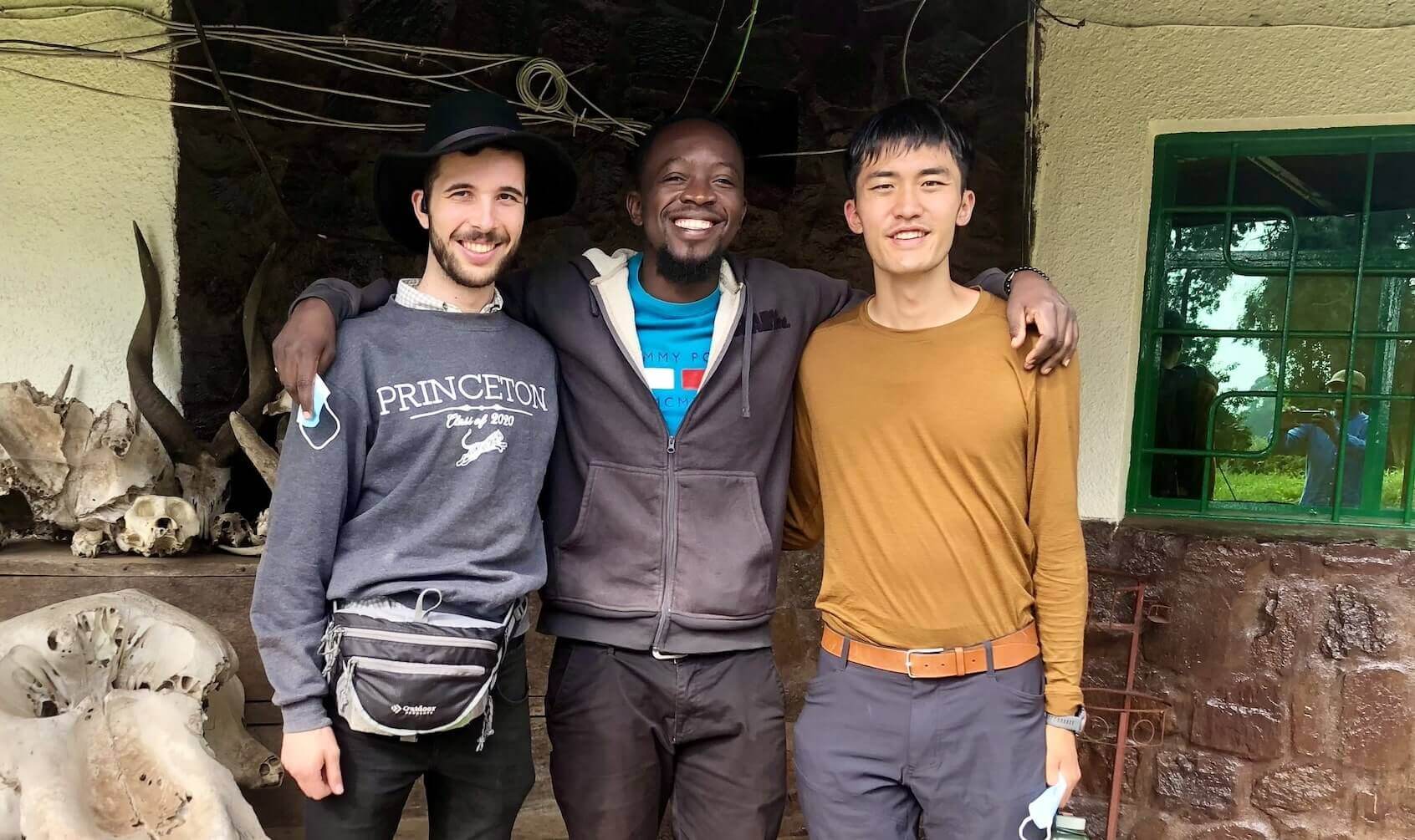 us with out guide at drc border crossing