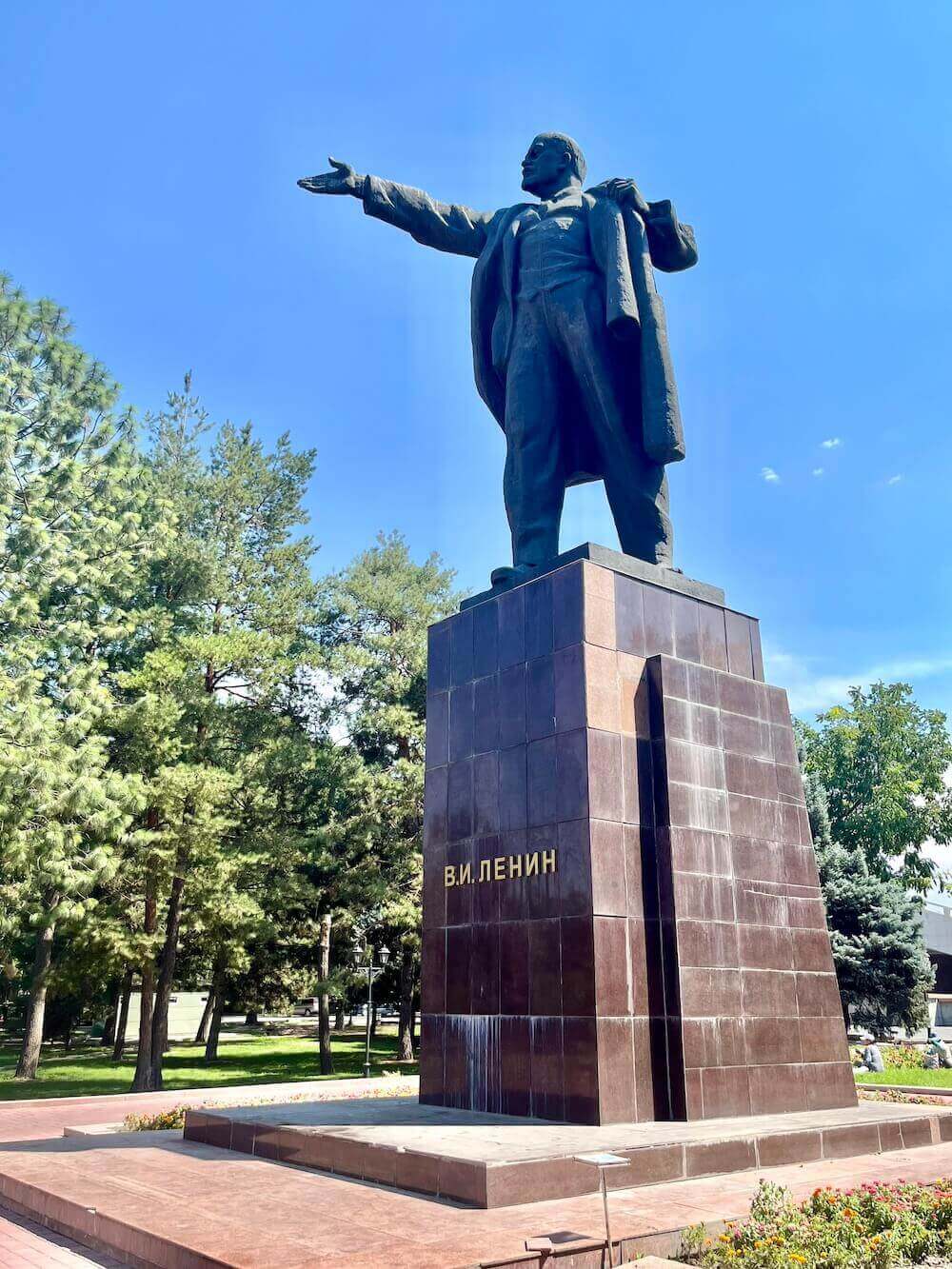 lenin statue in bishkek