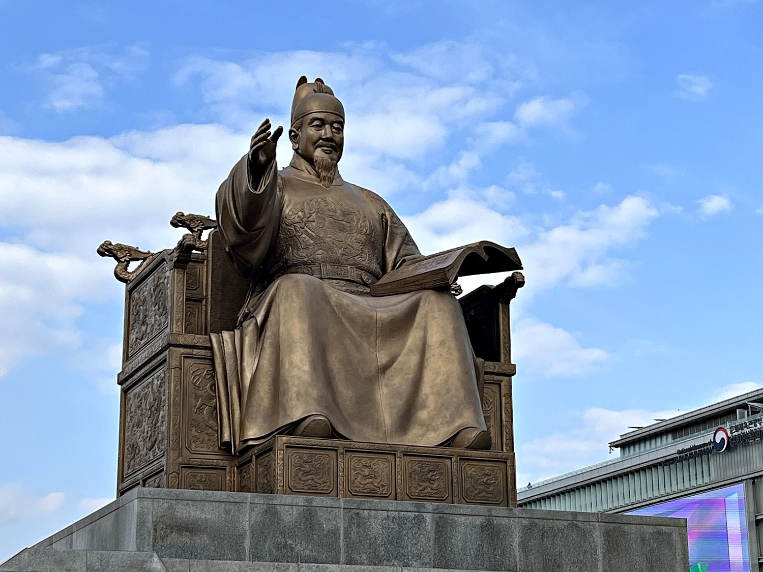 the statue of king sejong the great