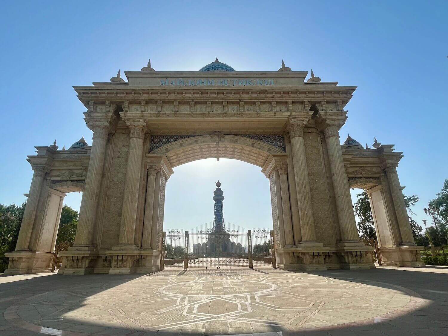 dushanbe independence and freedom monument